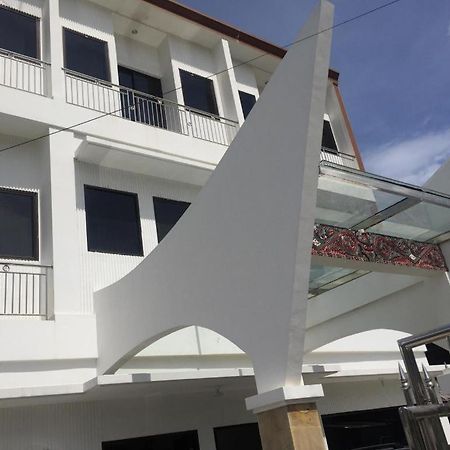 Opriss Hotel Parapat Exterior photo