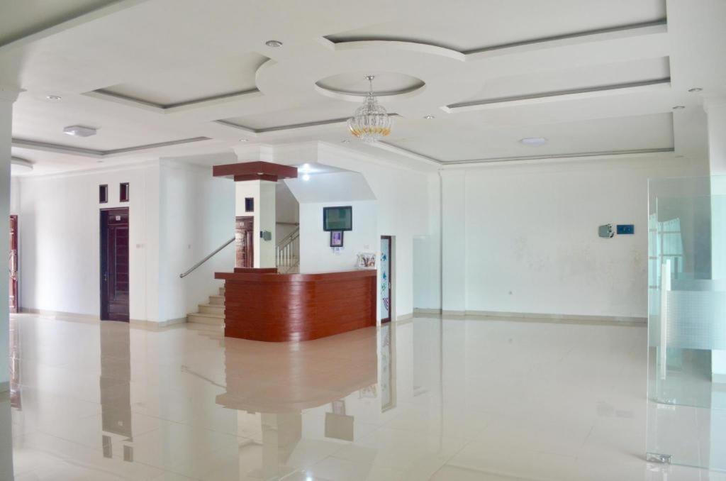 Opriss Hotel Parapat Exterior photo