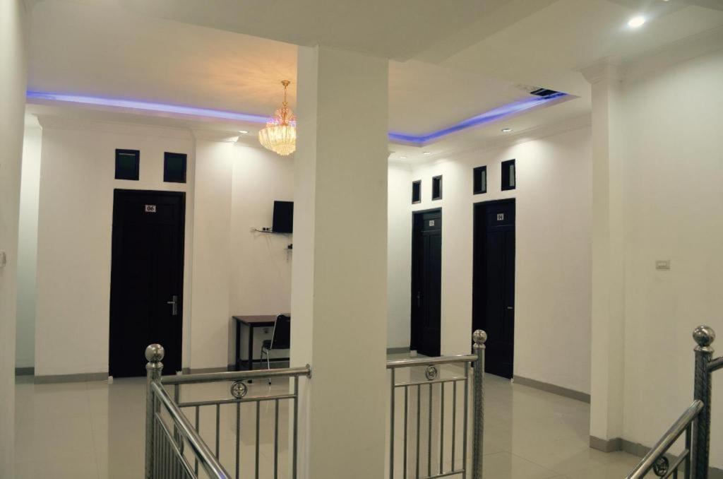 Opriss Hotel Parapat Exterior photo
