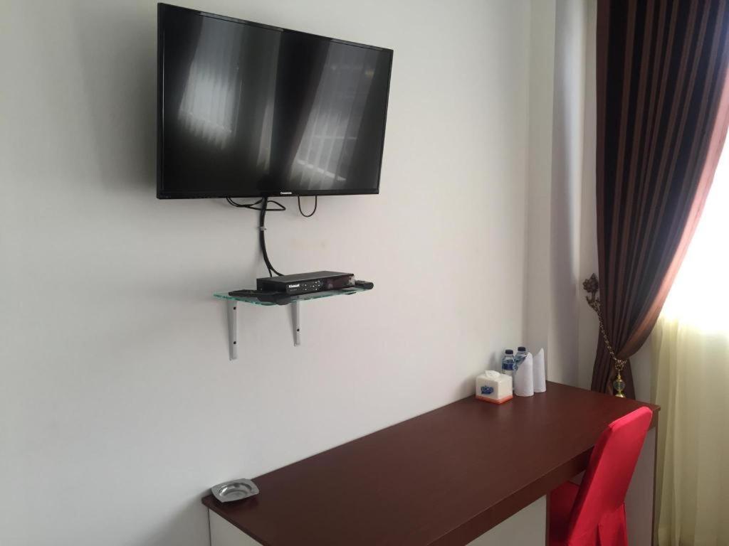 Opriss Hotel Parapat Exterior photo