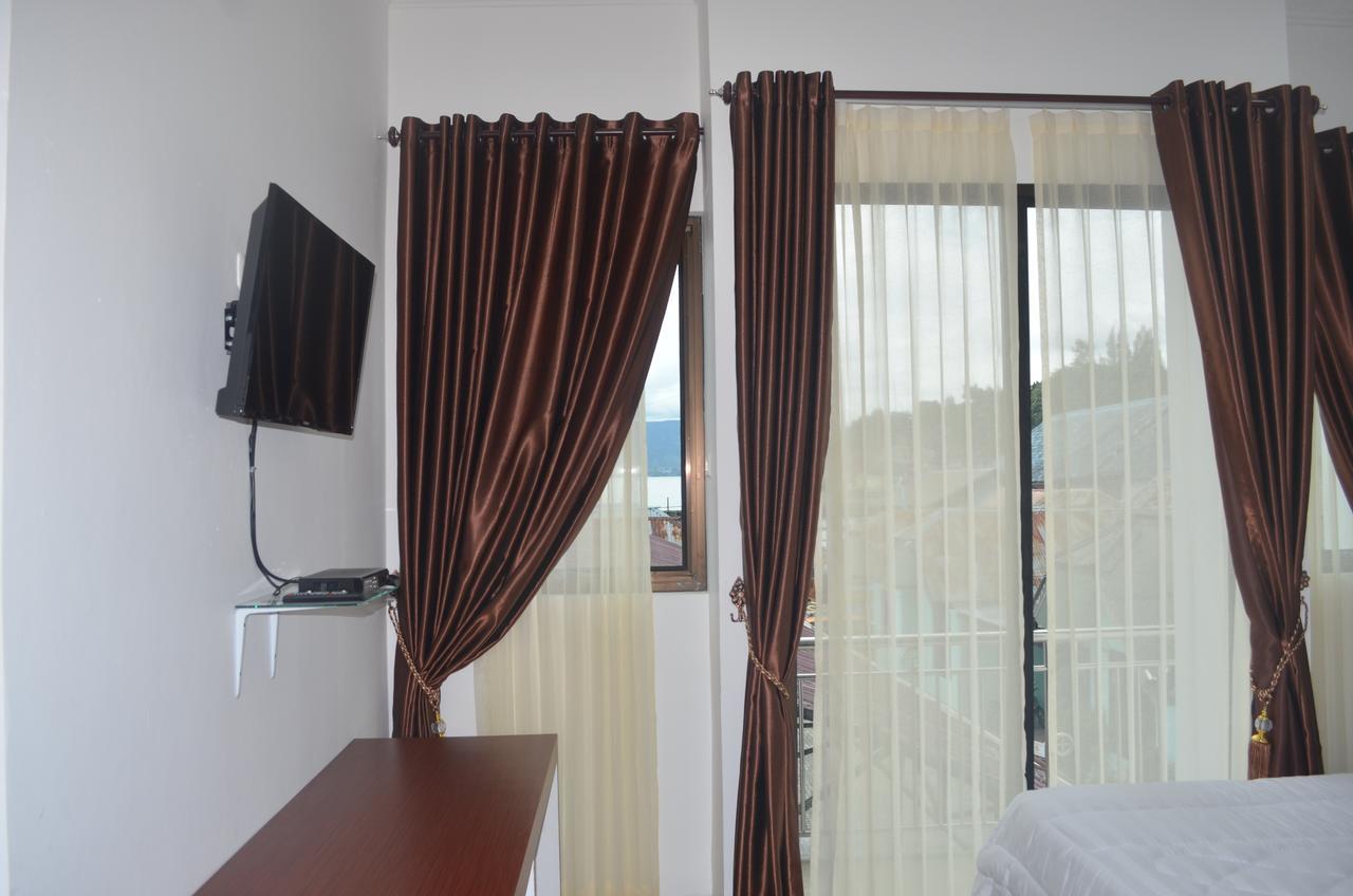 Opriss Hotel Parapat Exterior photo